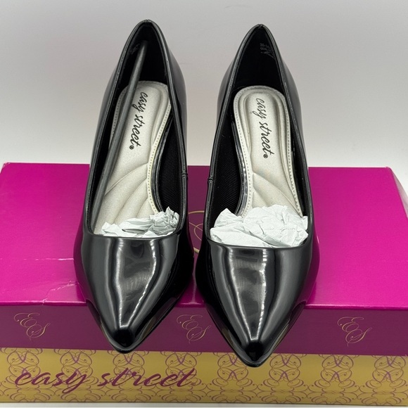 Easy Street Pointe Pumps | Black Patent Size 6.5M - Picture 2 of 7
